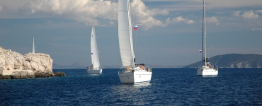 Zeilen in de buurt van de rots.jpg